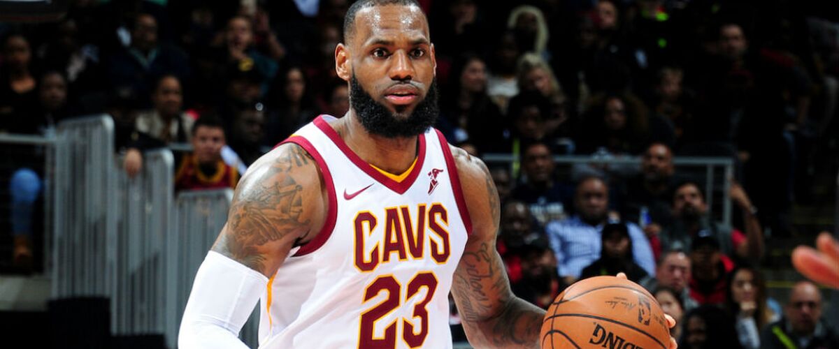 Basketballer LeBron James slaat terug met documentaire Shut Up And Dribble