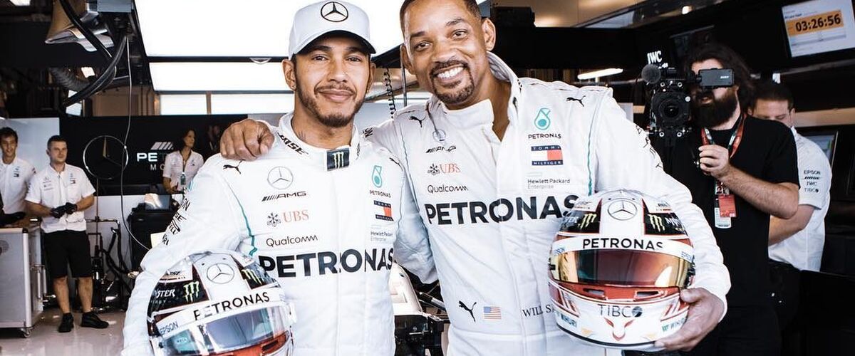 Geniale video: Will Smith bindt Lewis Hamilton vast om zelf te racen