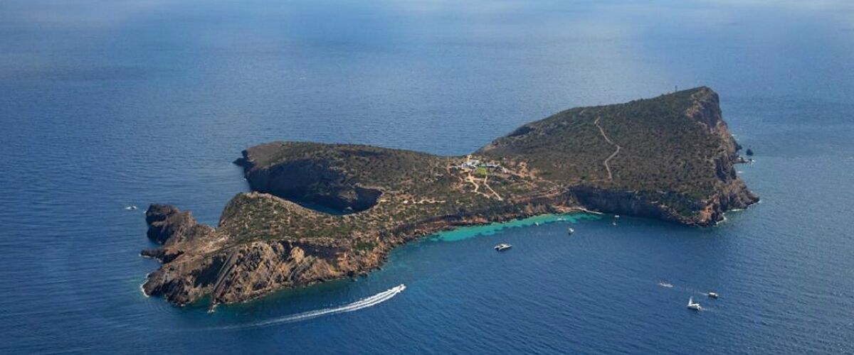 Privé eiland bij Ibiza te huur: een week feesten voor zo’n 150.000 euro