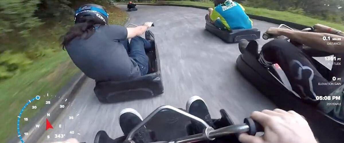 VIDEO: Vriendengroep speelt real life Mario Kart