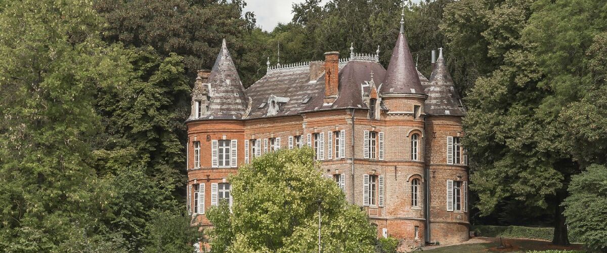 Dit Franse kasteel staat te koop voor de prijs van een Amsterdams pand