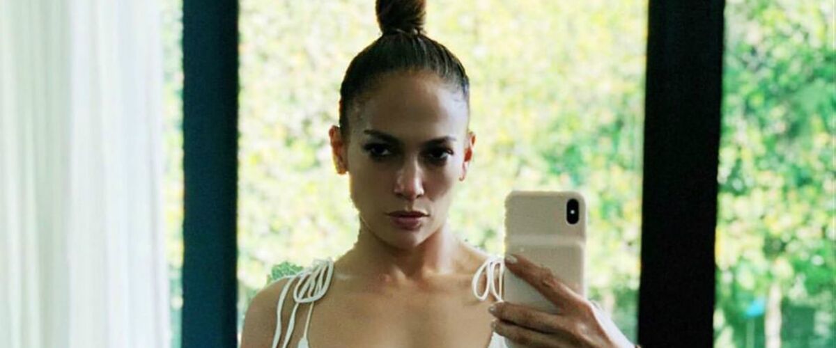 De 50-jarige Jennifer Lopez post een bikinifoto en het internet wordt gek