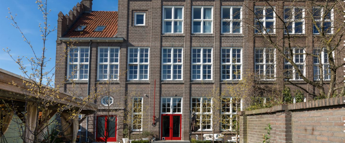 Te koop op Funda: voormalige jongensschool omgetoverd tot tofste woning in Eindhoven