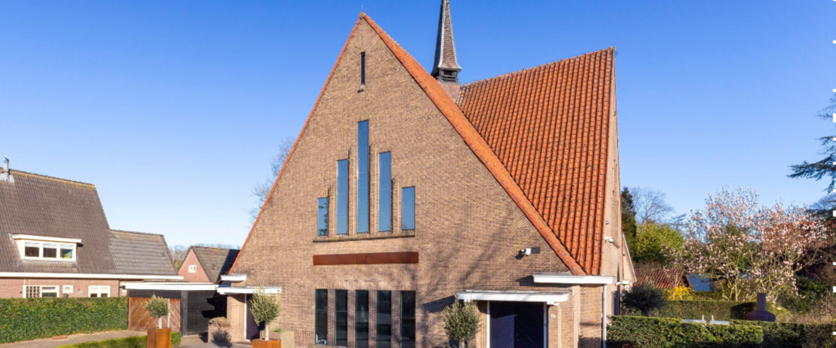 Nu te koop op Funda: van buiten een kerk, van binnen een leipe mancave