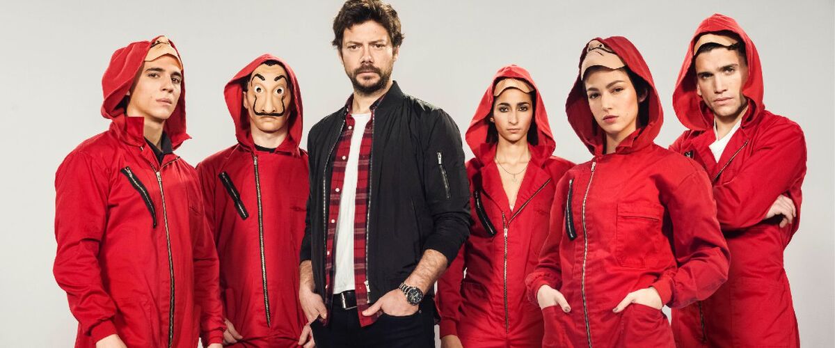 Dit cast lid uit La Casa de Papel zingt in het dagelijkse leven in een rockband