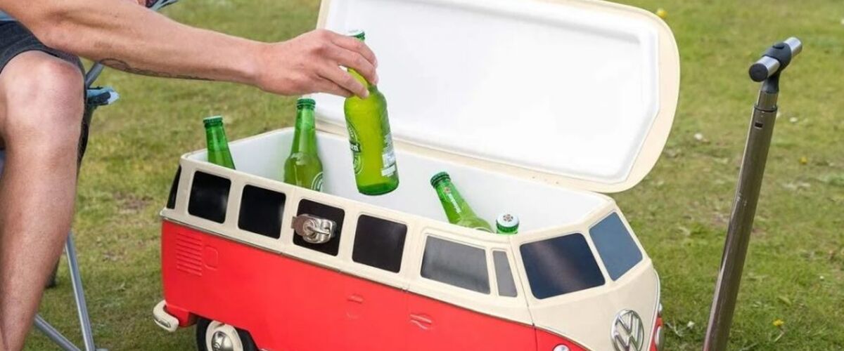 Deze mini Volkswagen camper houdt al jouw biertjes ijskoud