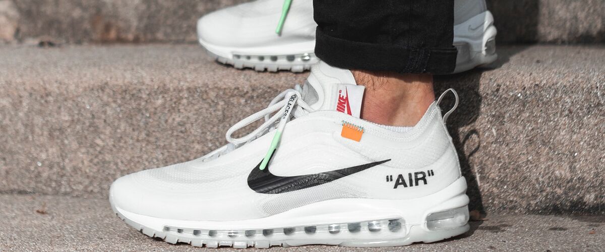 10 paar witte Nike sneakers voor de zomer