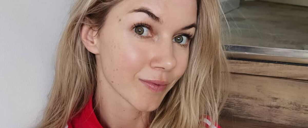 Oud-voetbalster Anouk Hoogendijk laat iedere man wegdromen met lingerie foto’s