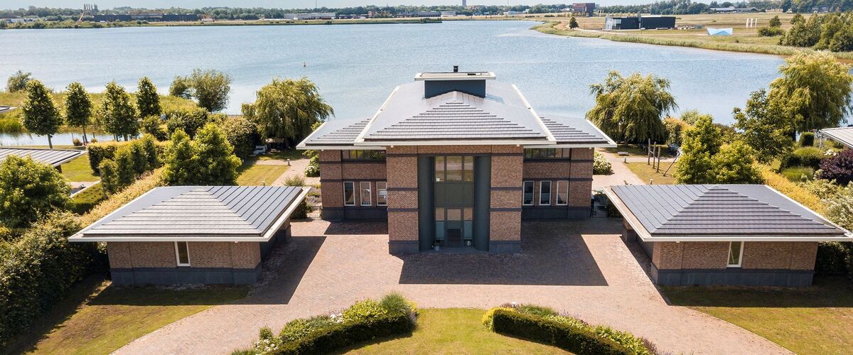 Deze enorme Funda watervilla maakt jou de koning van de zomer