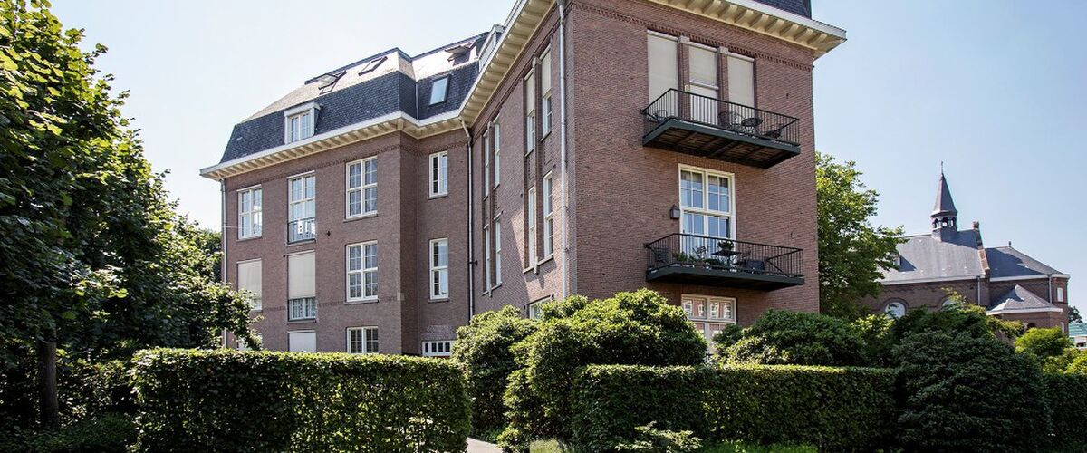 Het penthouse met ‘het mooiste uitzicht van Amsterdam Zuid’ is nu te koop op Funda