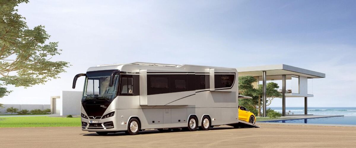 Deze luxe Mercedes camper heeft een ingebouwde XXL garage