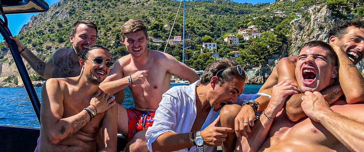 Rico Verhoeven plaatste een heerlijke ‘goodlife’ foto met Max Verstappen én F1-vrienden