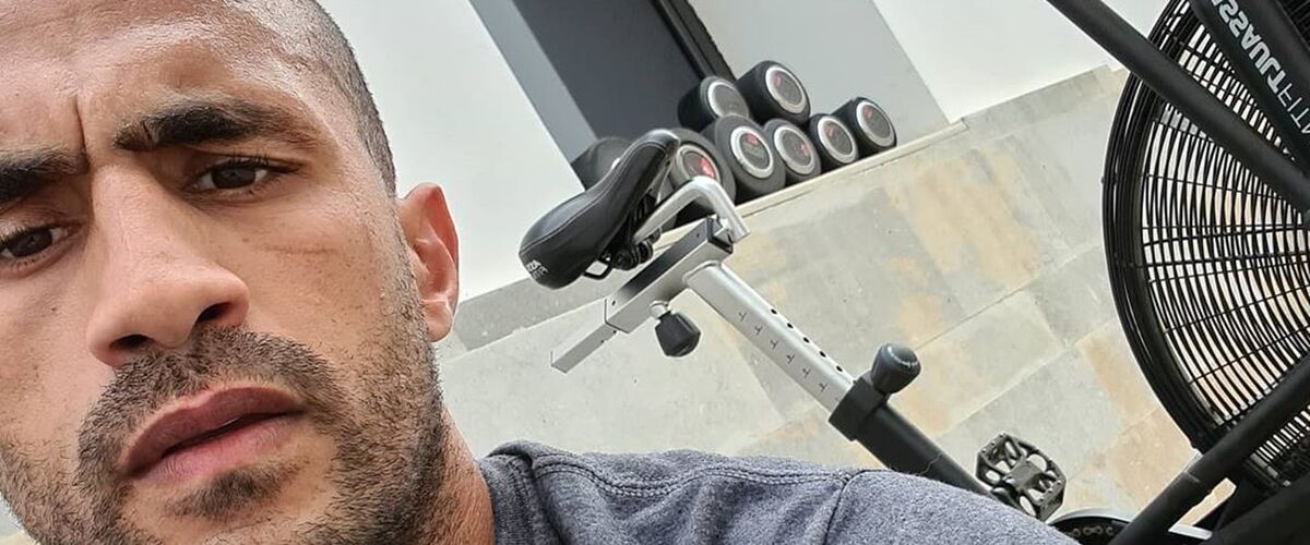 Badr Hari’s trainingsvideo showt hoe angstaanjagend hard hij slaat