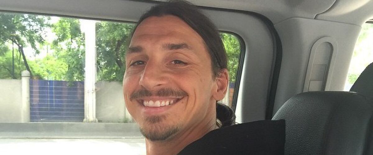 Zlatan Ibrahimovic doet zichzelf een nieuwe auto cadeau op zijn verjaardag