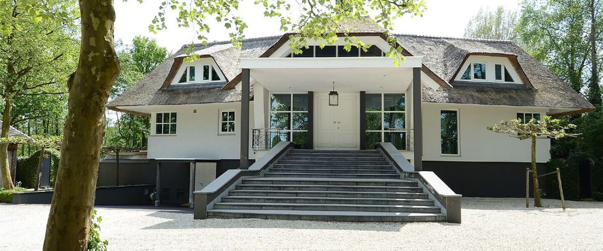 Eén van de duurste villa’s van Nederland is een waar waterpaleis