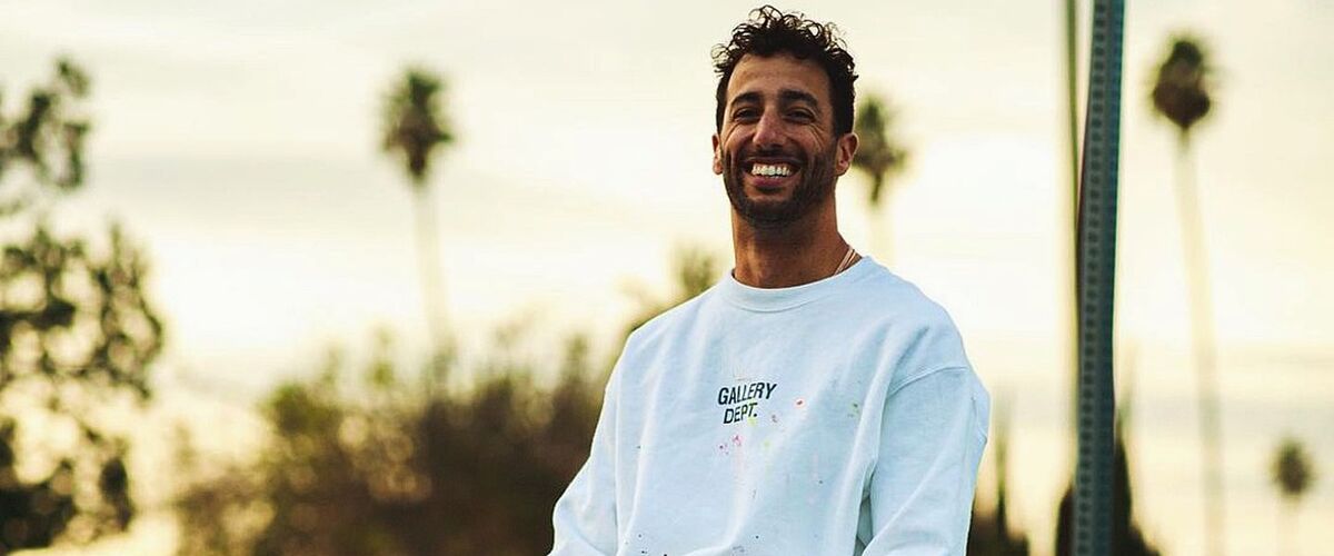 F1-coureur Daniel Ricciardo showt zijn nieuwe auto op Instagram