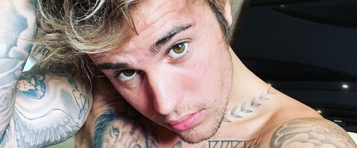 Justin Bieber showt hoe hij al zijn tattoos laat verdwijnen voor videoclip