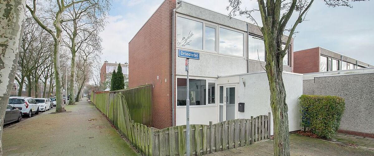 Dit smaakloze Funda huis in Rotterdam is vanbinnen verbazingwekkend stijlvol