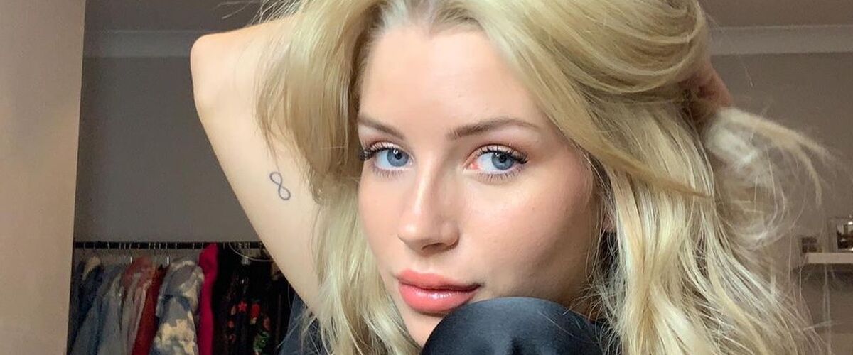 Lottie Moss neemt een bad en deelt de pikante details op Instagram