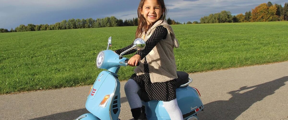 Deze geniale mini Vespa voor kids is nu te koop bij Bol.com