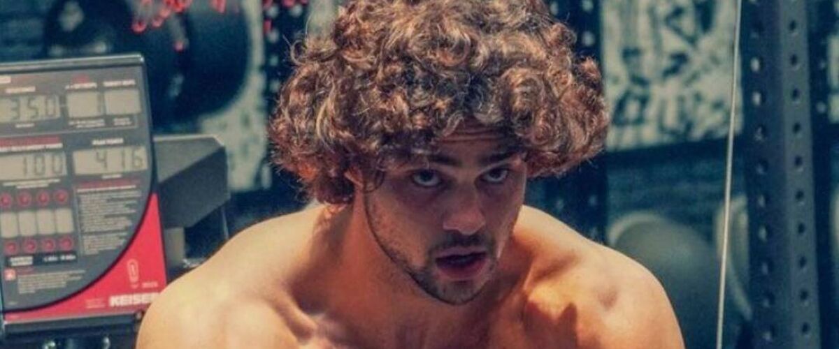 Noah Centineo ondergaat een absurde bodybuilding transformatie voor een nieuwe rol