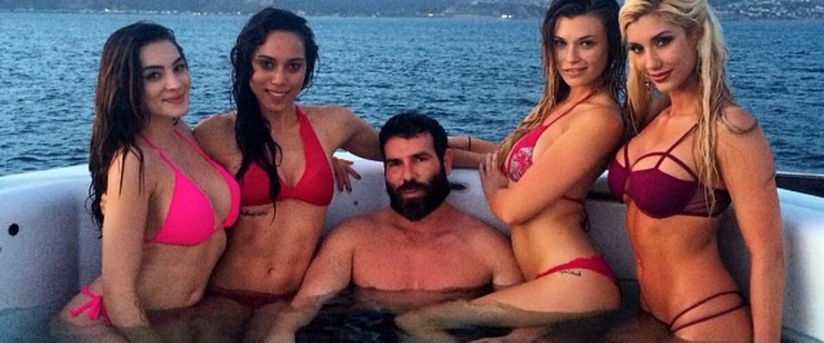 Video: Dan Bilzerian wakeboardt achter zijn eigen ultradikke jacht