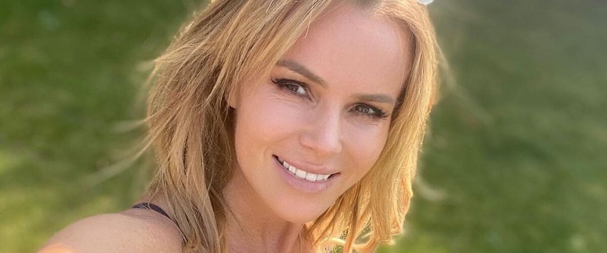 BGT-jurlylid Amanda Holden (50) deelt verbazingwekkende foto’s in bikini op Instagram