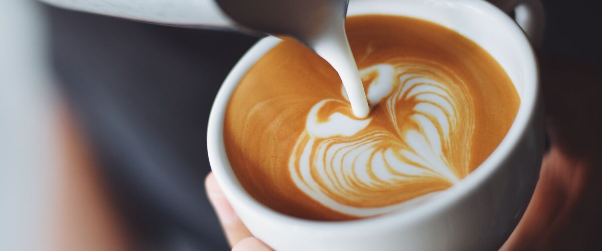 Hoeveel koffie drinkt de gemiddelde Nederlander per dag?