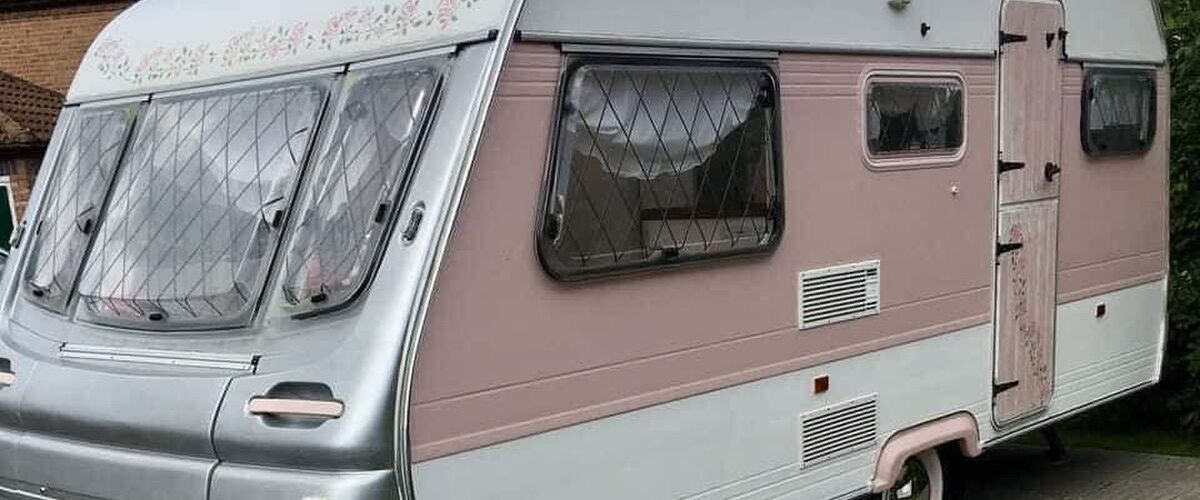 Met deze roze caravan overtuig jij jouw vriendin zonder twijfel