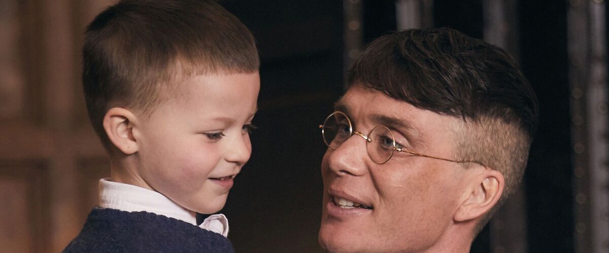 Foto: zoon van Thomas Shelby (Peaky Blinders) is flink gegroeid