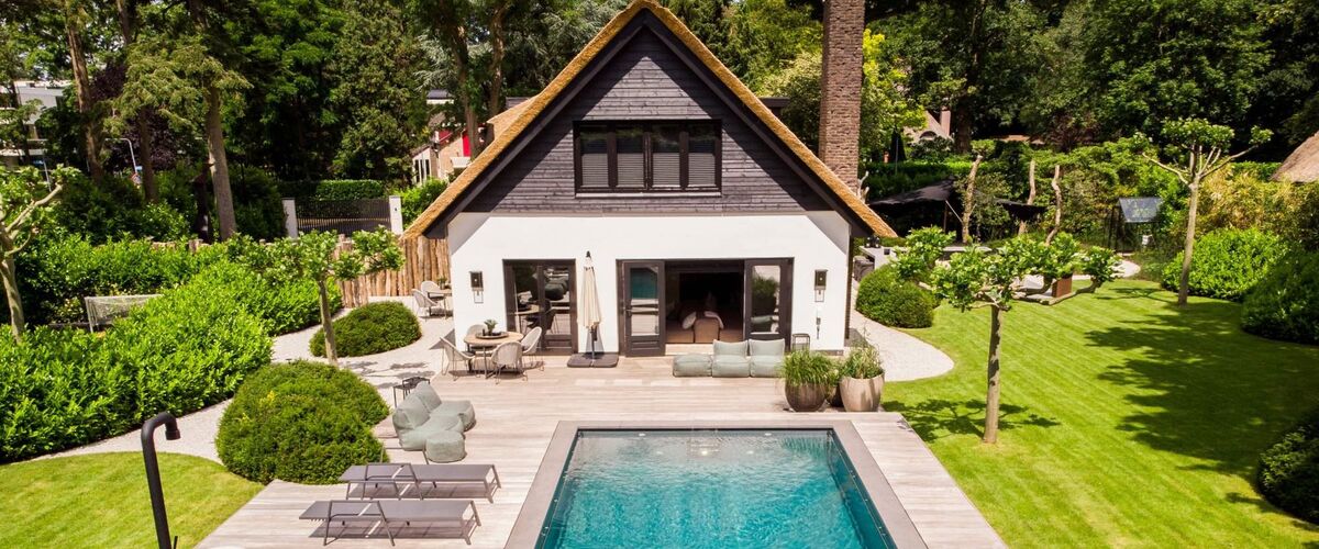 Funda droom: ultra luxe villa met Gentlemen’s room, wijnkelder én voetbalveld