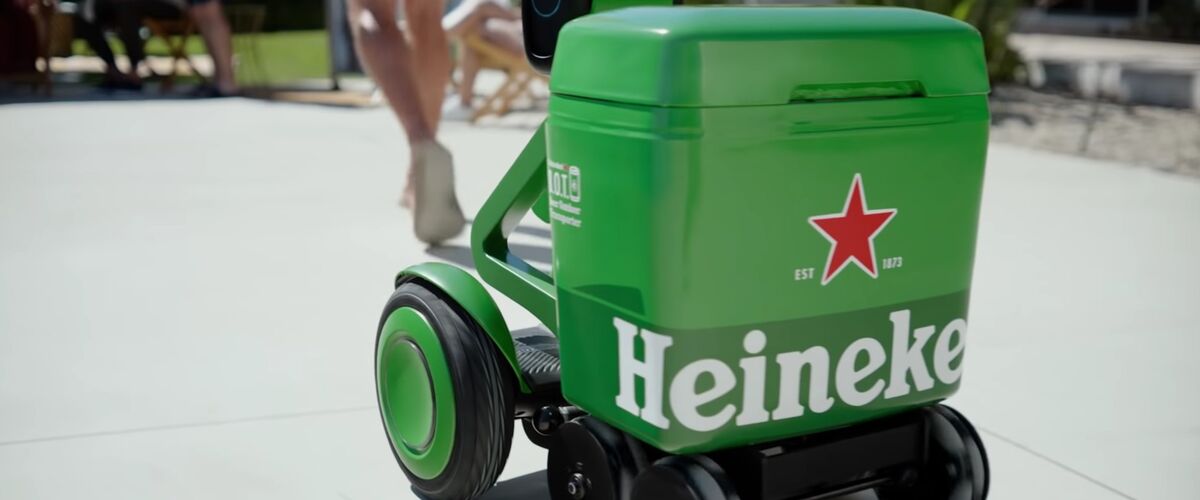 Deze geniale robot bierkoeler van Heineken volgt jou overal