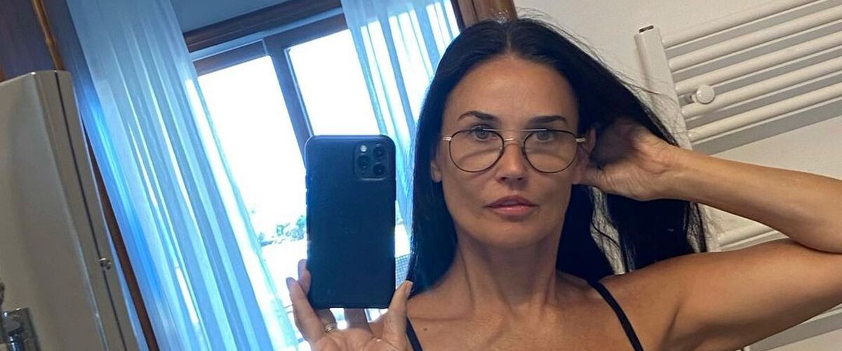 Demi Moore (58) verbaast heel Instagram met onwijs fitte bikini foto