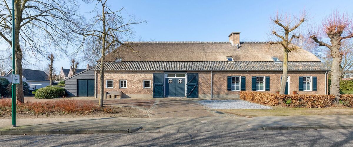 Funda vondst: deze ‘veredelde schuur’ is vanbinnen een stijlvolle woonboerderij