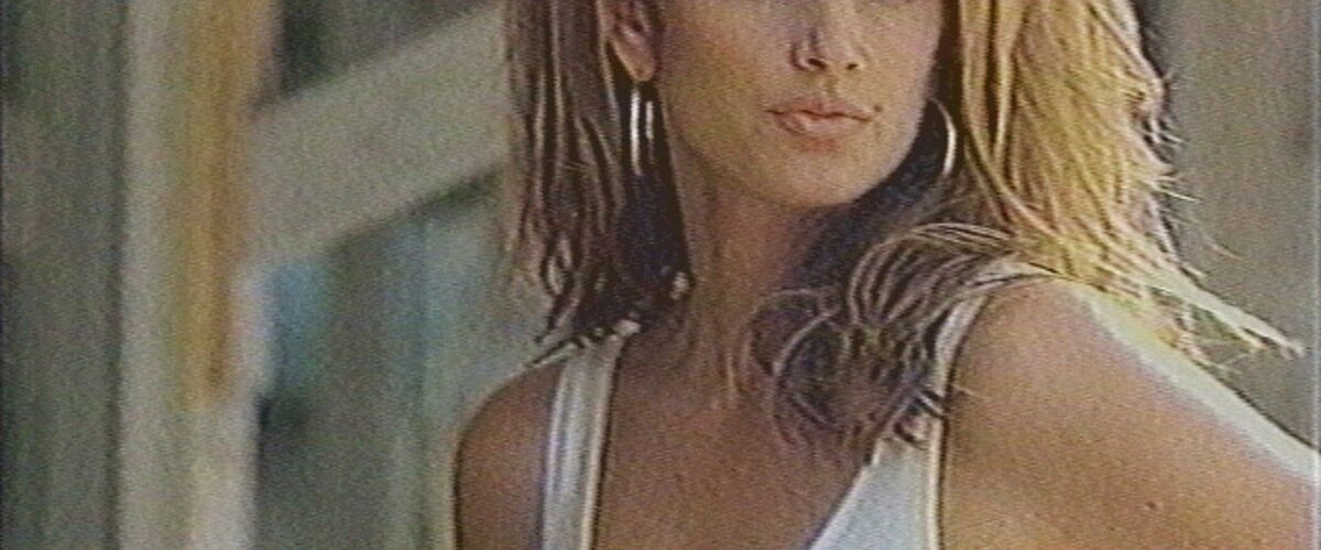 Cindy Crawford verwent ons na 19 jaar met recreatie van iconische Pepsi-reclame