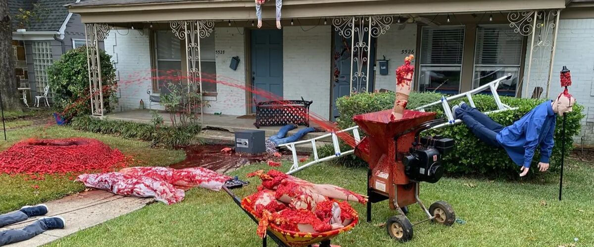 Man heeft engste Halloween-versiering ooit en voorbijgangers bellen de politie