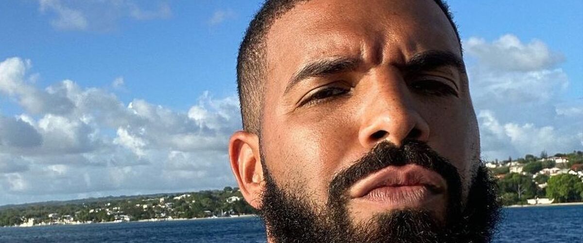 Drake showt zijn nieuwe horloge t.w.v. 1.9 miljoen euro