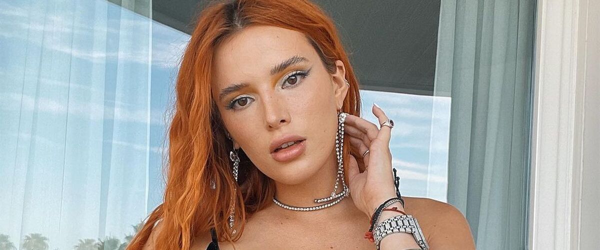 Disney-ster Bella Thorne heel intiem op foto’s vastgelegd met vriendin