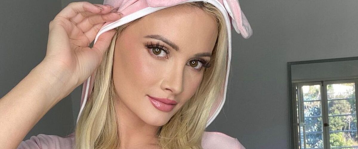 Holly Madison onthult de strikte regels toen zij in de PlayBoy Mansion woonde