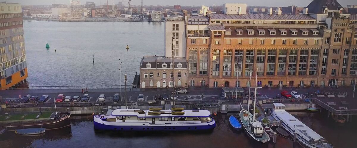 Unieke Funda vondst: drijvend penthouse in Amsterdam kost miljoenen