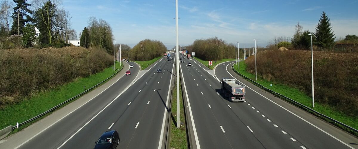 Zoveel geld bespaar je door 10 km per uur zachter te rijden