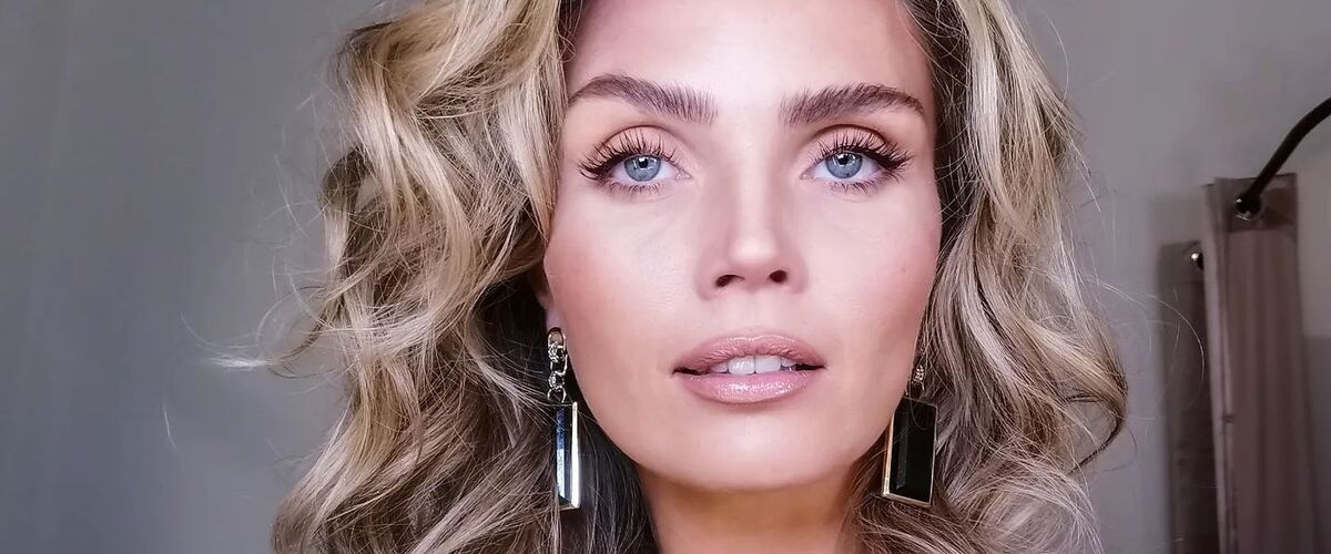 Kim Feenstra showt dat ze nog altijd een prachtlijf heeft met nieuwe Instagram-foto