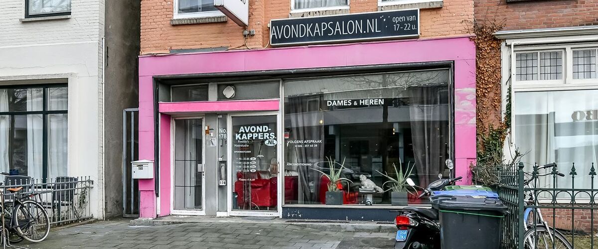 Vreemde Funda vondst: ‘avondkapsalon’ lijkt vanbinnen bedoeld voor heel andere praktijken