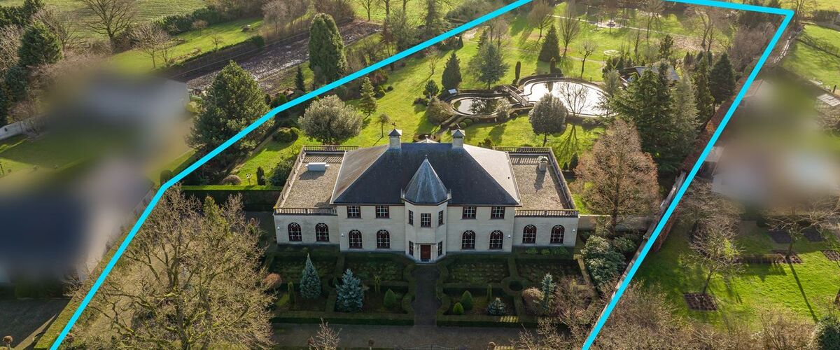 Reusachtig kasteel nét over de grens staat te koop op Funda