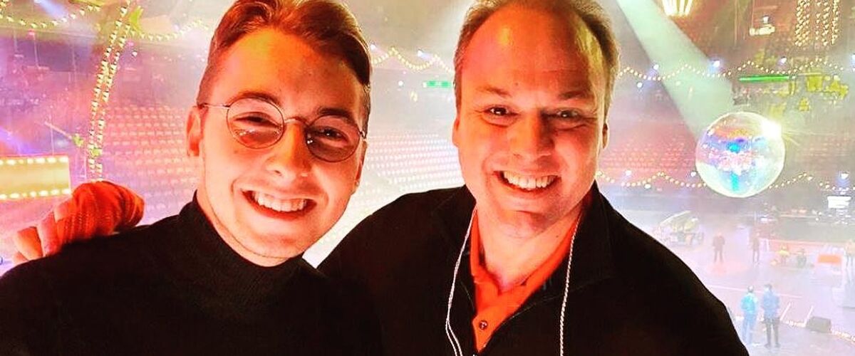 Frans Bauer legt tonnen neer en geeft zoon Christiaan zijn eerste huis cadeau