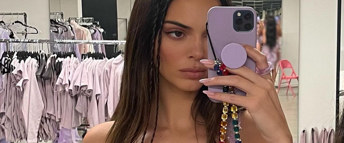 Kendall Jenner geniet volledig zonder kleding van het zonnetje