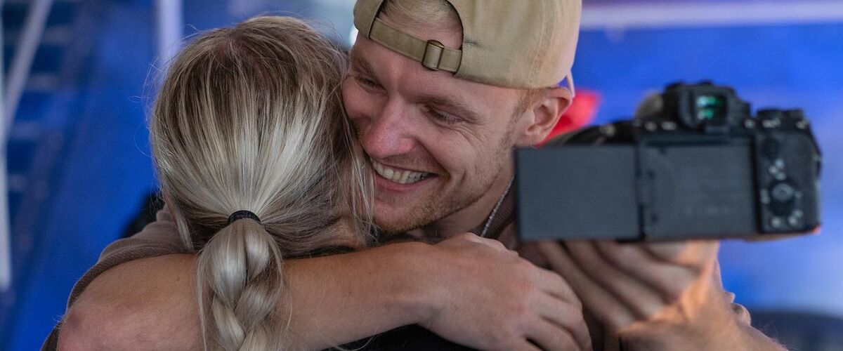 Enzo Knol koopt droomauto voor zijn vriendin Myron Koops