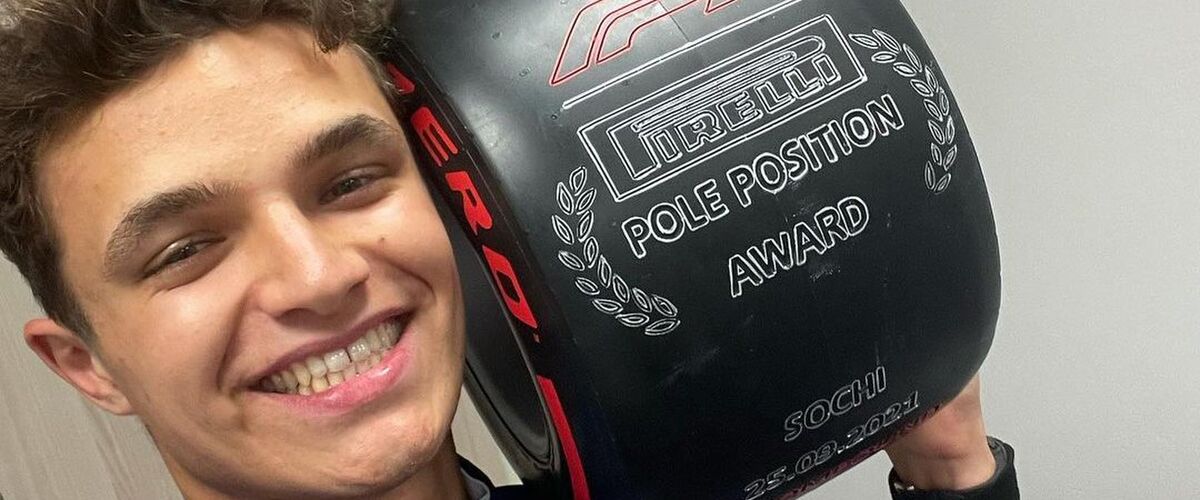 Lando Norris showt zijn gloednieuwe AP-horloge