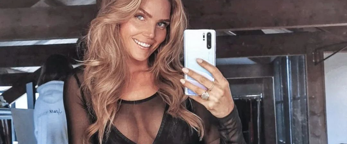 Kim Feenstra sluit de zomer af met super fitte foto in ondergoed