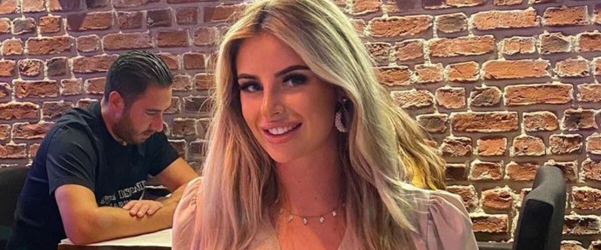 Cleo (Temptation Island) deelt wederom pikante fotoreeks in opvallende lingerie